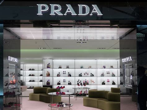 Prada shoes shop